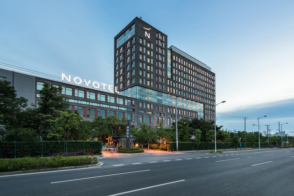 Novotel Shanghai Clover Экстерьер фото